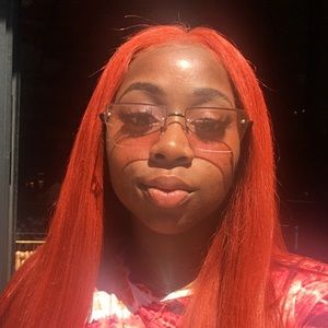Meet your Posher, Alexis